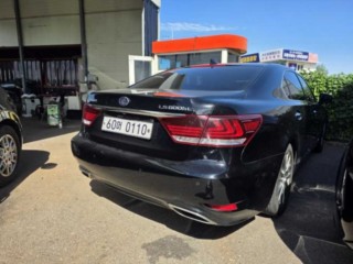 LS600hL 5인승